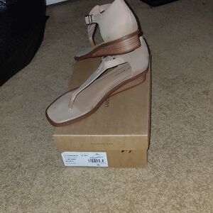Lucky Brand Tan Sandals